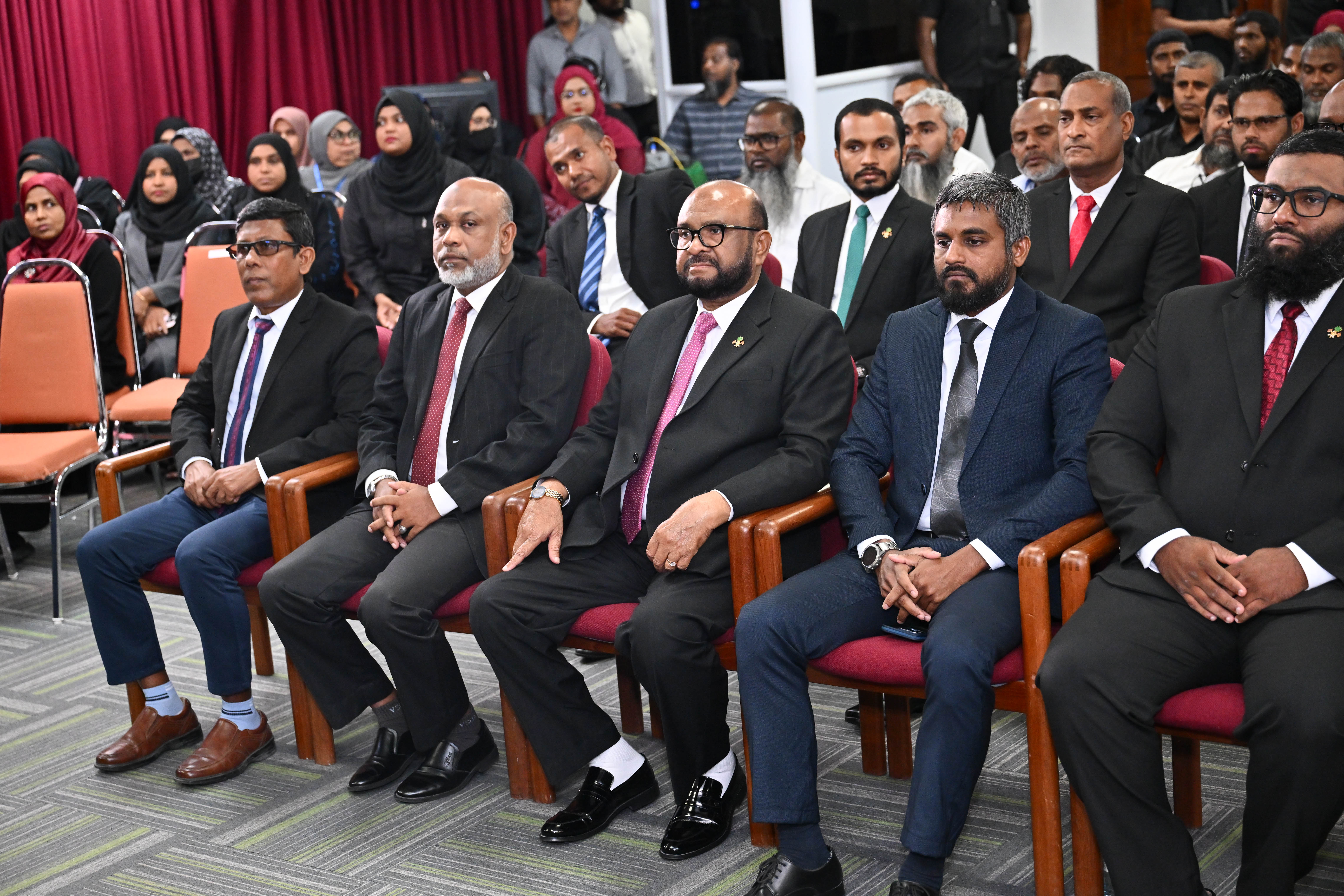 ރައީސުލްޖުމްހޫރިއްޔާގެ ދެކަނބަލުން، ޙާފިޡުން ދަސްވެނިވުމުގެ ރަސްމިއްޔާތުގައި ބައިވެރިވެވަޑައިގަތުން