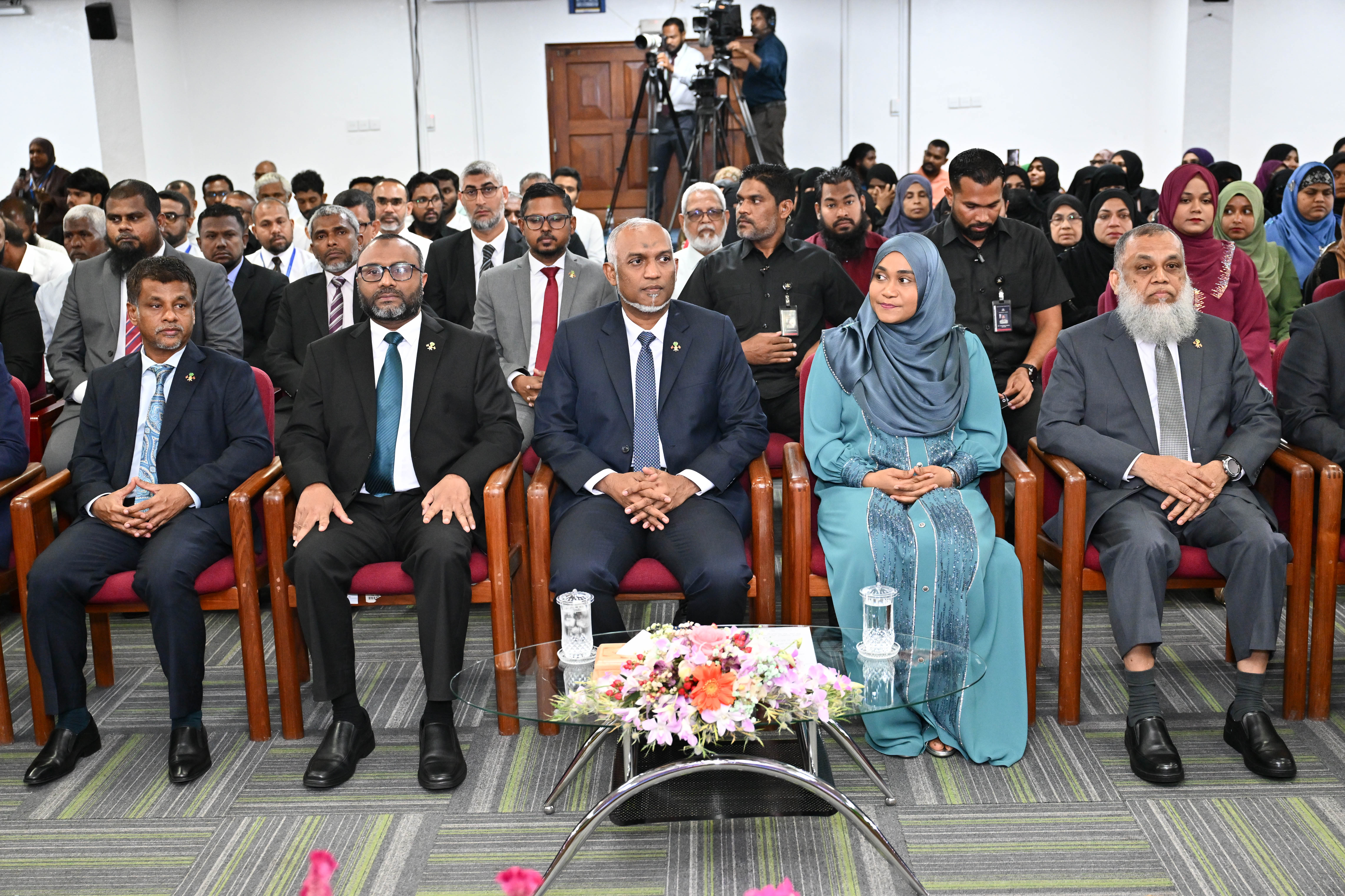 ރައީސުލްޖުމްހޫރިއްޔާގެ ދެކަނބަލުން، ޙާފިޡުން ދަސްވެނިވުމުގެ ރަސްމިއްޔާތުގައި ބައިވެރިވެވަޑައިގަތުން