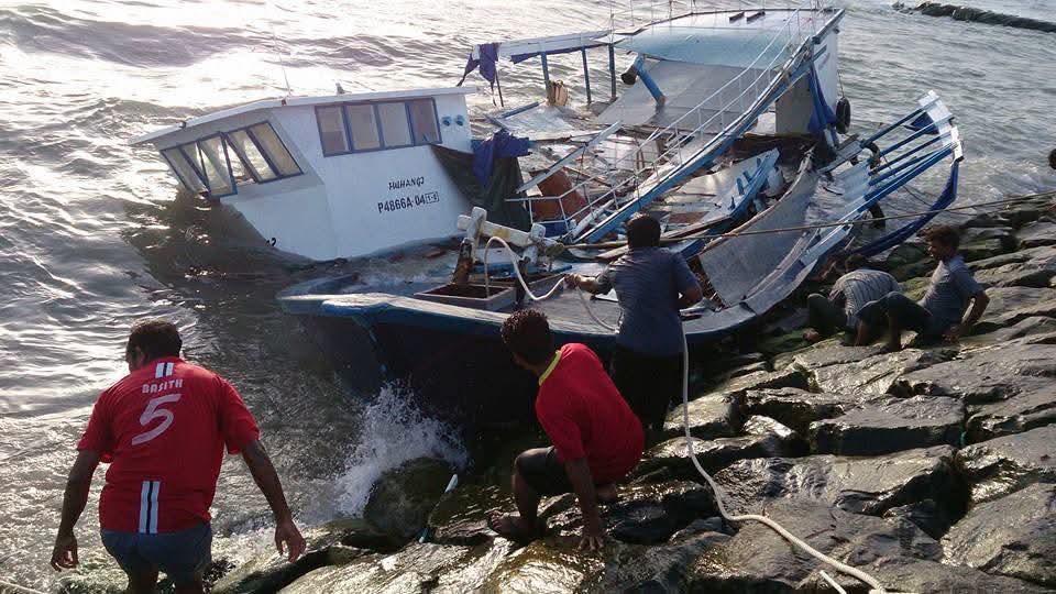މީގެ 12 އަހަރު ކުރިން، އުނގޫފާރު ނެރުފައިކަށްޓަށް އެރި ، ރ އަލިފުށީ ފުޅަނގި ބޯޓު އެއްކޮށް ހަލާކުވެދިޔަ ހާދިސާ ---