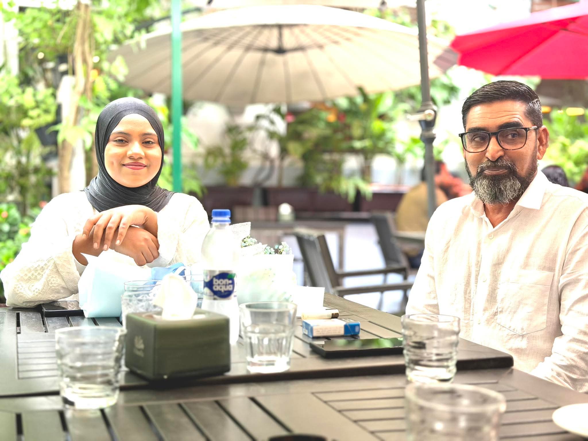 އައިމިނަތު ނައިޝާއާއި މެންބަރ އަބްދުއްލަތީފް ބައްދަލުކުރެއްވުން ---