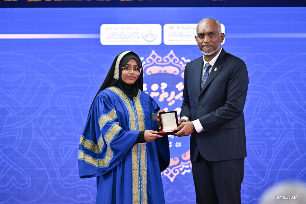 ރައީސުލްޖުމްހޫރިއްޔާ ދެއްވާ އިނާމާއި މެޑަލް 50 ޙާފިޡުންނަށް!