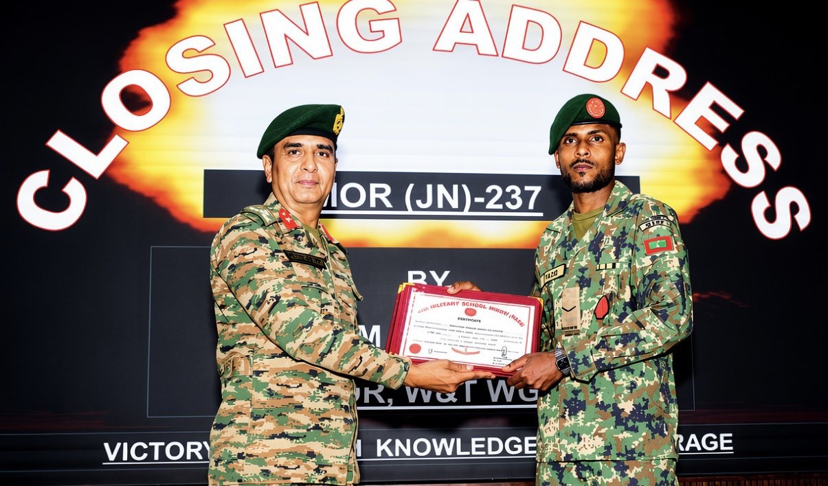 އިންޑިއާގެ އާމީ އިންފެންޓްރީ ސްކޫލުން ހިންގި ކޯހެއް ރ. ވާދޫ ޒިޔާން ފުރިހަމަކޮށްފި