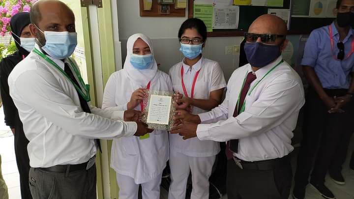 ފޮޓޯ: ނަރުހުންގެ ދުވަހު ރ. ވާދޫ ސްކޫލުގެ މުވައްޒަފުން ޞިއްޙީ މަރުކަޒަށް ކުރި ޒިޔާރަތް