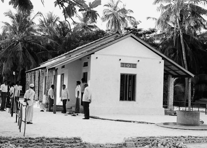 ރ. ވާދޫ ހުކުރު މިސްކިތުގެ ޤިބްލަ ބެހެއްޓެވީ ކޮން ބޭކަލެއްކަން އެނގޭތަ!؟