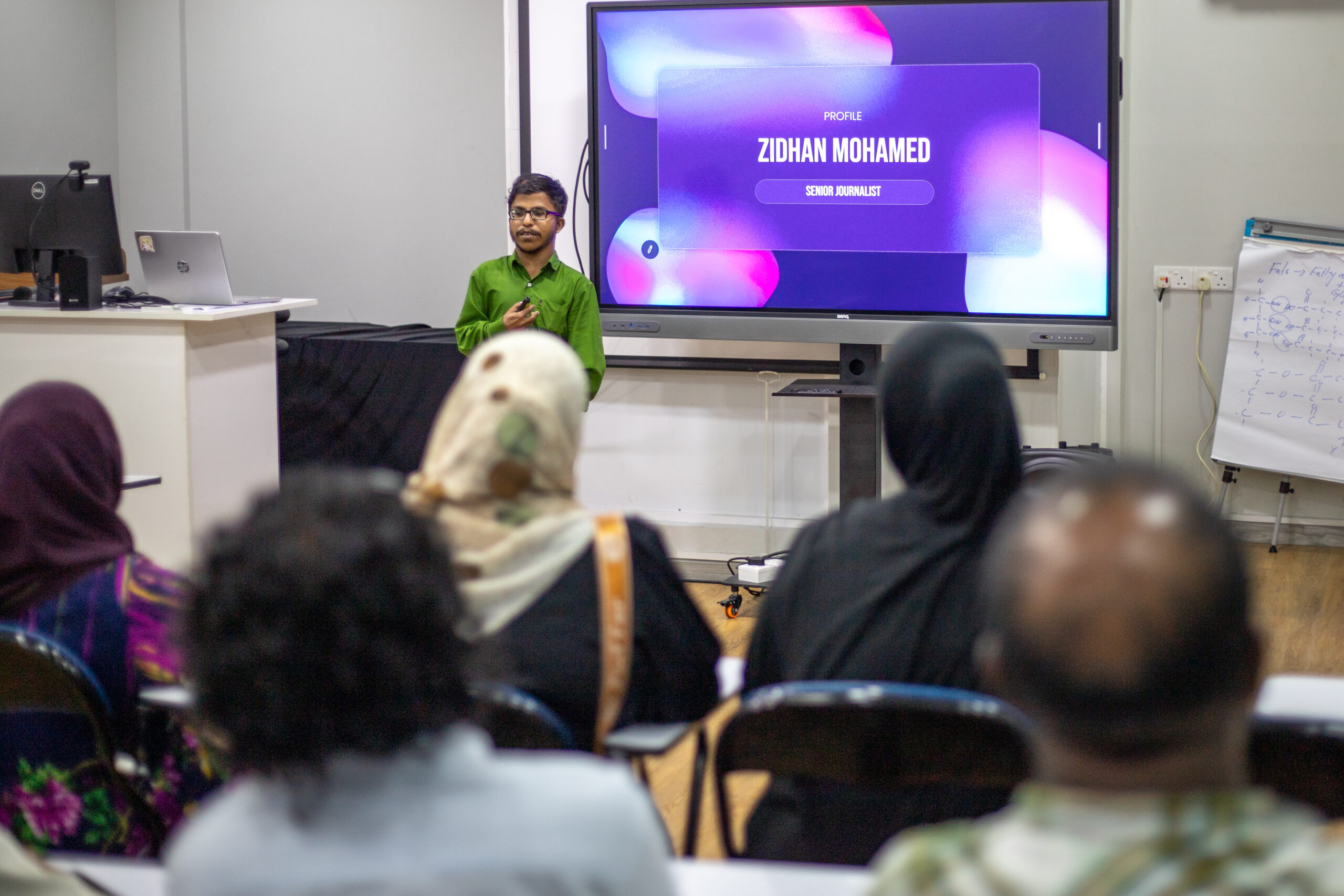 21 ވަނަ ގަރުނުގެ މީޑިއާއަށް ހޭލުންތެރިކަން އިތުރުކުރުމުގެ ޕްރޮގްރާމްގެ ސެޝަންއެއް މިއާންޒް ކޮލެޖުގައި ކުރިއަށް ގެންގޮސްފި