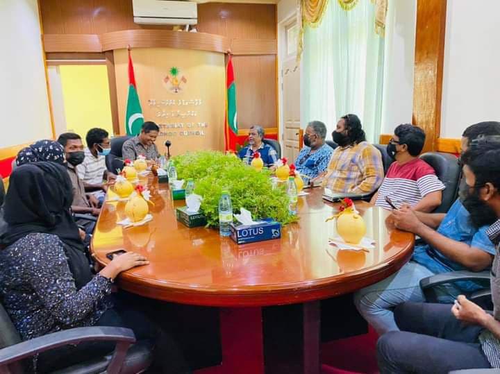 ވާދޫގައި އަލަށް އިމާރާތްކުރާ ހުކުރު މިސްކިތުގެ މަސައްކަތާ ހަވާލުވި ކުންފުނިން ވާދޫ ކައުންސިލްއާ ބައްދަލުކުރައްވައިފި