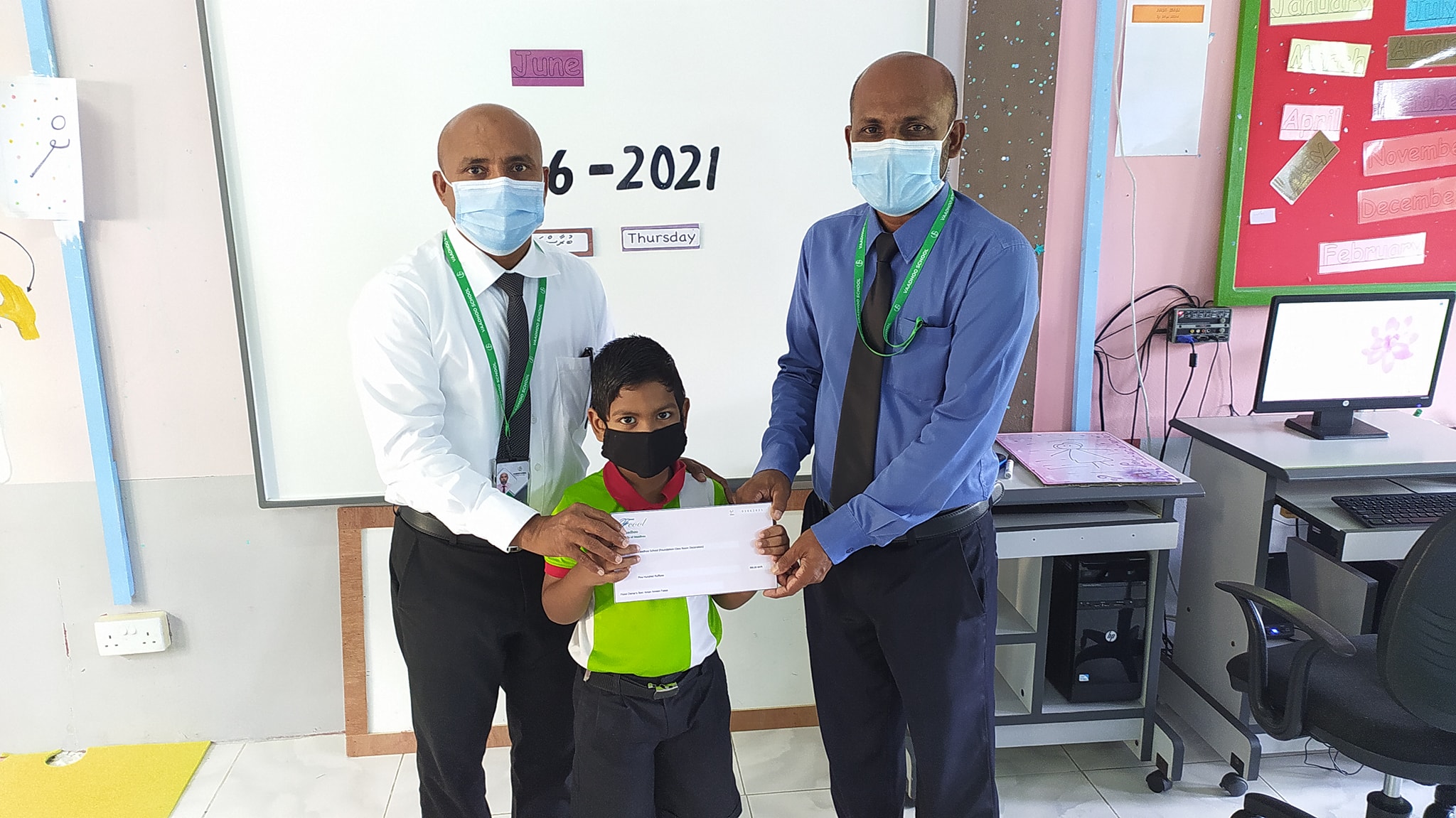ތުއްތު ކުދިންގެ ކުލާސްރޫމްތައް ޒީނަތްތެރި ކުރުމަށް ”އެފް ކޫލް“ގެ ދީލަތި އެހީއެއް!