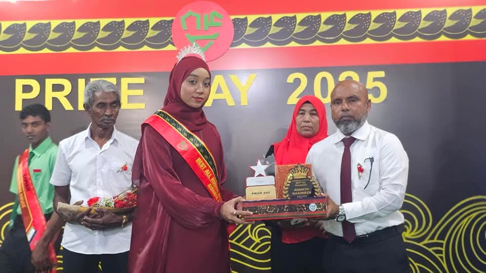 އަނގޮޅިތީމު ސްކޫލުން ހުރިހާ ގޮތަކުން އެންމެ ރަނގަޅު ދަރިވަރަކަށް ޢާއިޝަތު ނާޒްނީން! 