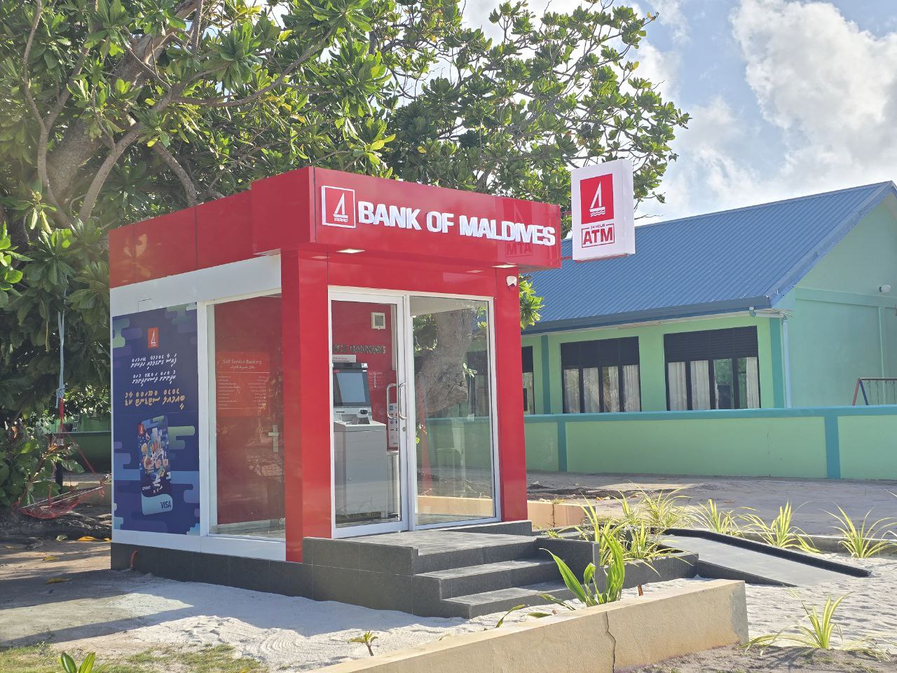 ފޮޓޯ: ރ. ވާދޫގައި ގާއިމުކުރި ބޭންކު އޮފް މޯލްޑިވްސްގެ އޭޓީއެމް ސެންޓަރ