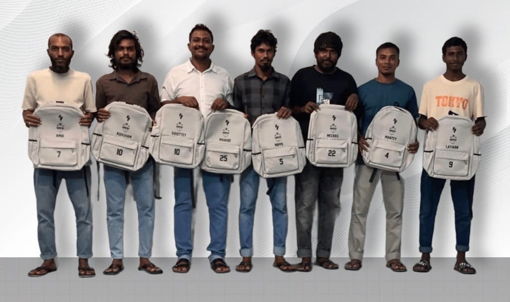 ވާދޫ އެފްސީއަށް ކުޅޭ ނިއުބޯން އެފްސީގެ ކުޅުންތެރިންނަށް ހާއްސަ ޓްރެވެލް ބޭގްތަކެއް ހަދިޔާކޮށްފި