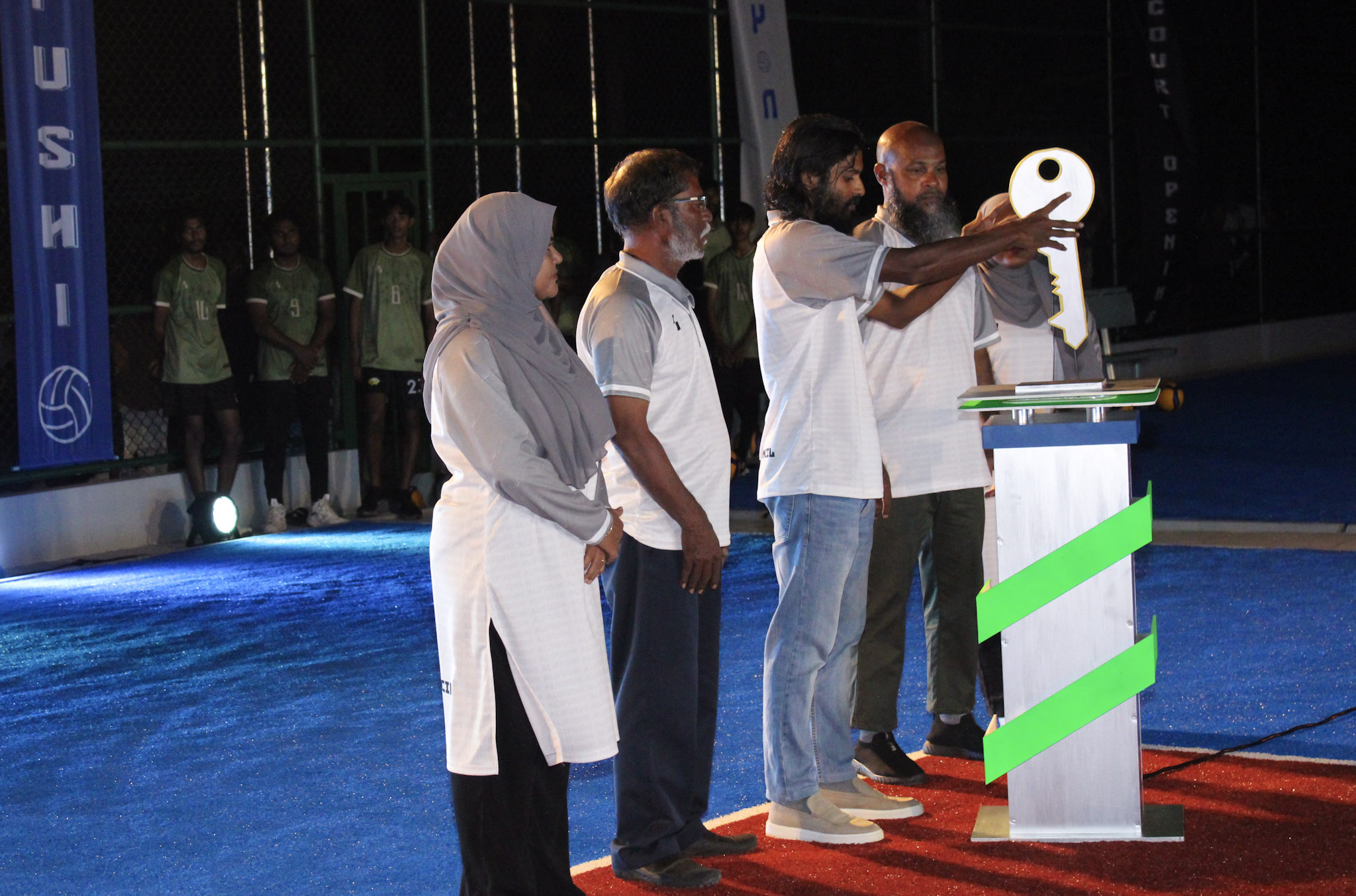 އަލިފުށީ ކައުންސިލުން ގާއިމުކުރި ޒަމާނީ ދެ ވޮލީ ކޯޓު ހުޅުވައިފި