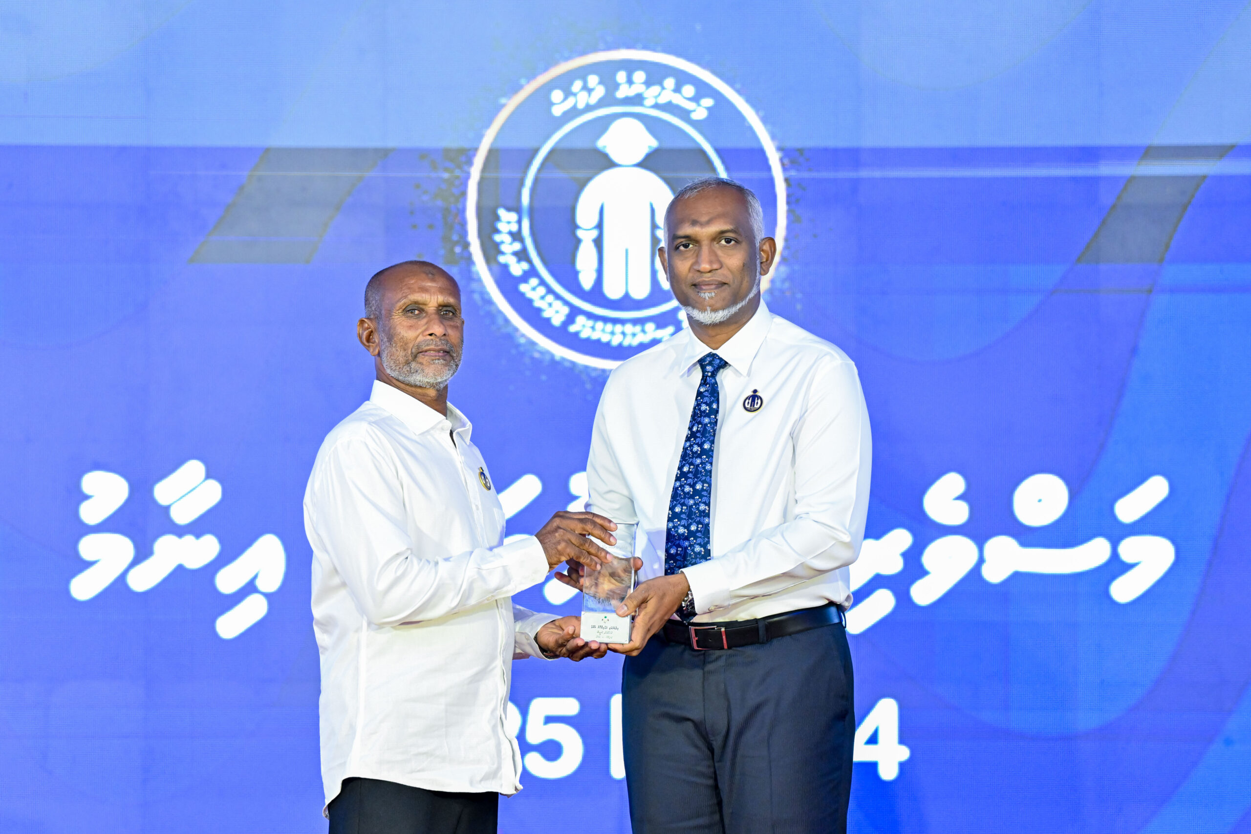 ރައީސް، 45 ވަނަ މަސްވެރިންގެ ދުވަހުގެ ރަސްމީ ޖަލްސާ ޝަރަފުވެރިކޮށްދެއްވައިފި