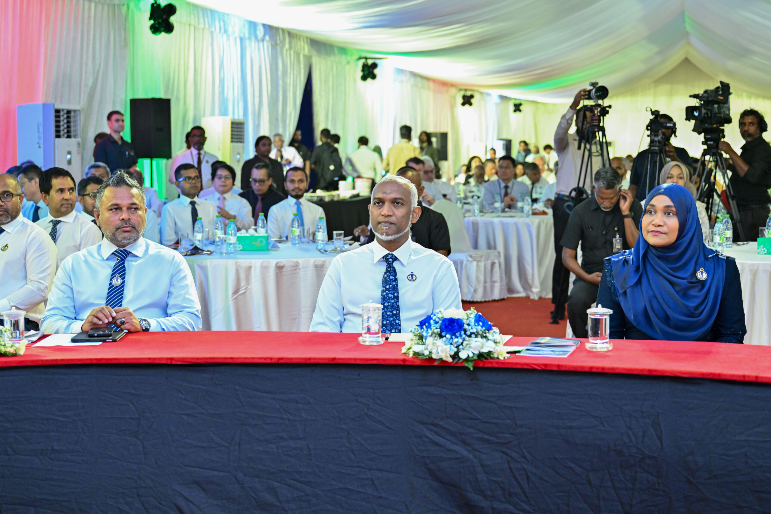 ރައީސްގެ ދެކަނބަލުން ރ ދުވާފަރަށް ކުރެއްވި ދަތުރުފުޅު ނިންމަވާލައްވާ މާލެ ވަޑައިގެންފި