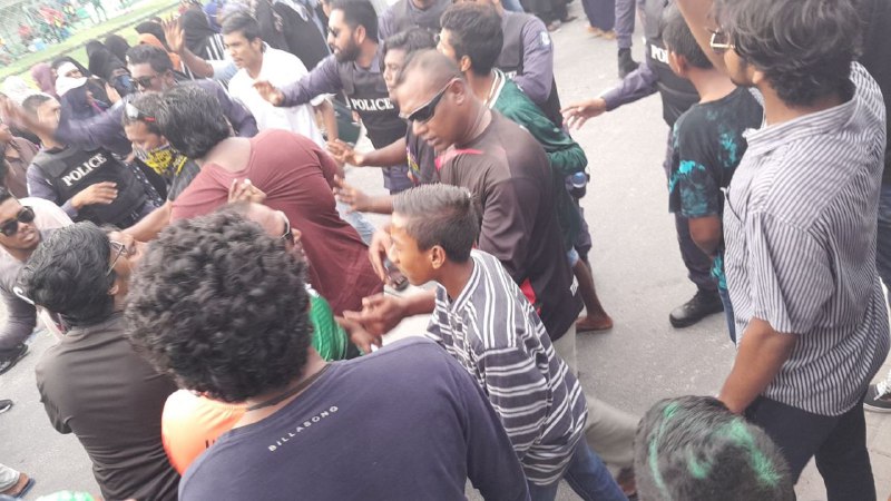 ރ. އަތޮޅު ފުޓްސަލް ޗެލެންޖް: ފައިނަލް މެޗުގައި ދުވާފަރު ސަޕޯޓަރުން ފެށި ހަމަނުޖެހުމުގެ ސަބަބުން ފާޑުކިޔަނީ