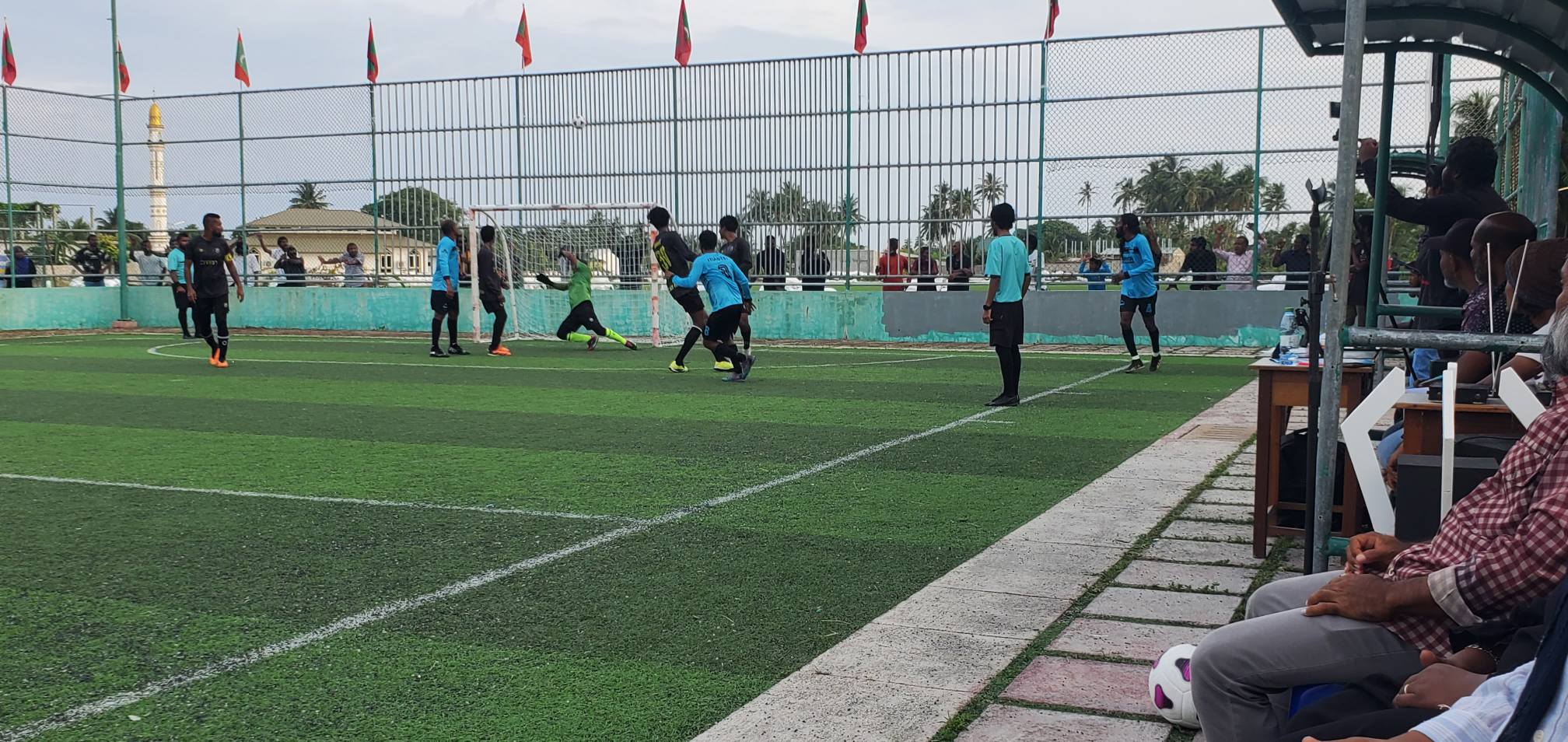 ފަހަތުން އަރައި ބްލެކް ފެންޓަސީ ބަލިކޮށް، ނިއުބޯން އެފްސީން ފެށުން ރަނގަޅުކޮށްފި